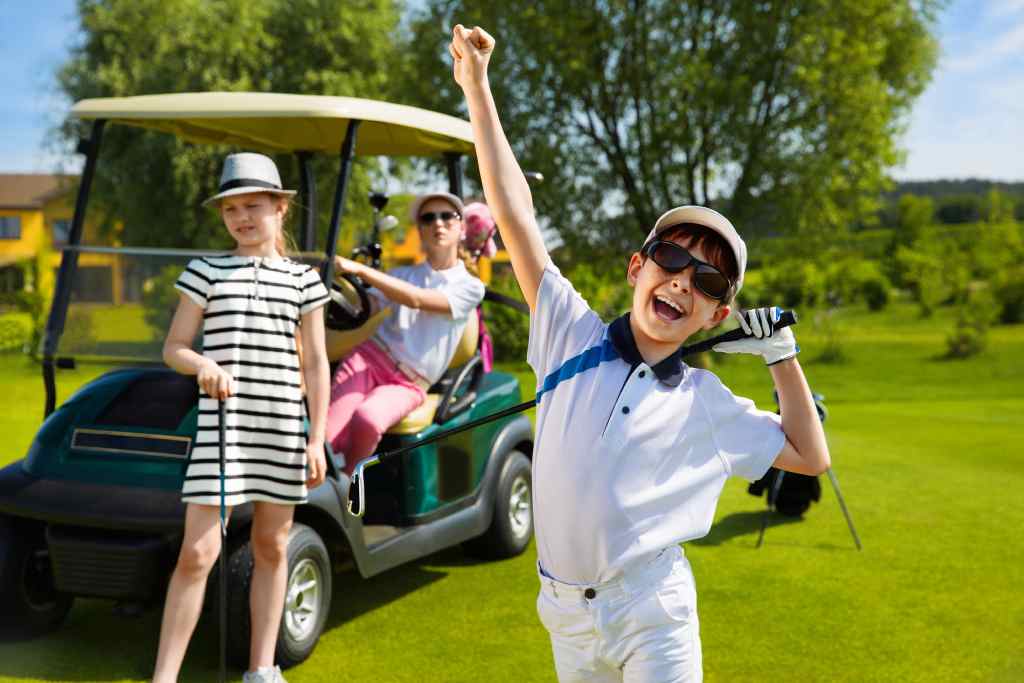 Golf Trẻ Em – Tại Sao Phụ Huynh Thông Minh Cho Con Học Từ Sớm?