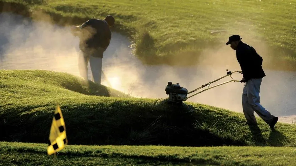 Quy Trình Bảo Dưỡng Cỏ Sân Golf: Từ Kỹ Thuật Đến Chiến Lược Vận Hành Bền Vững