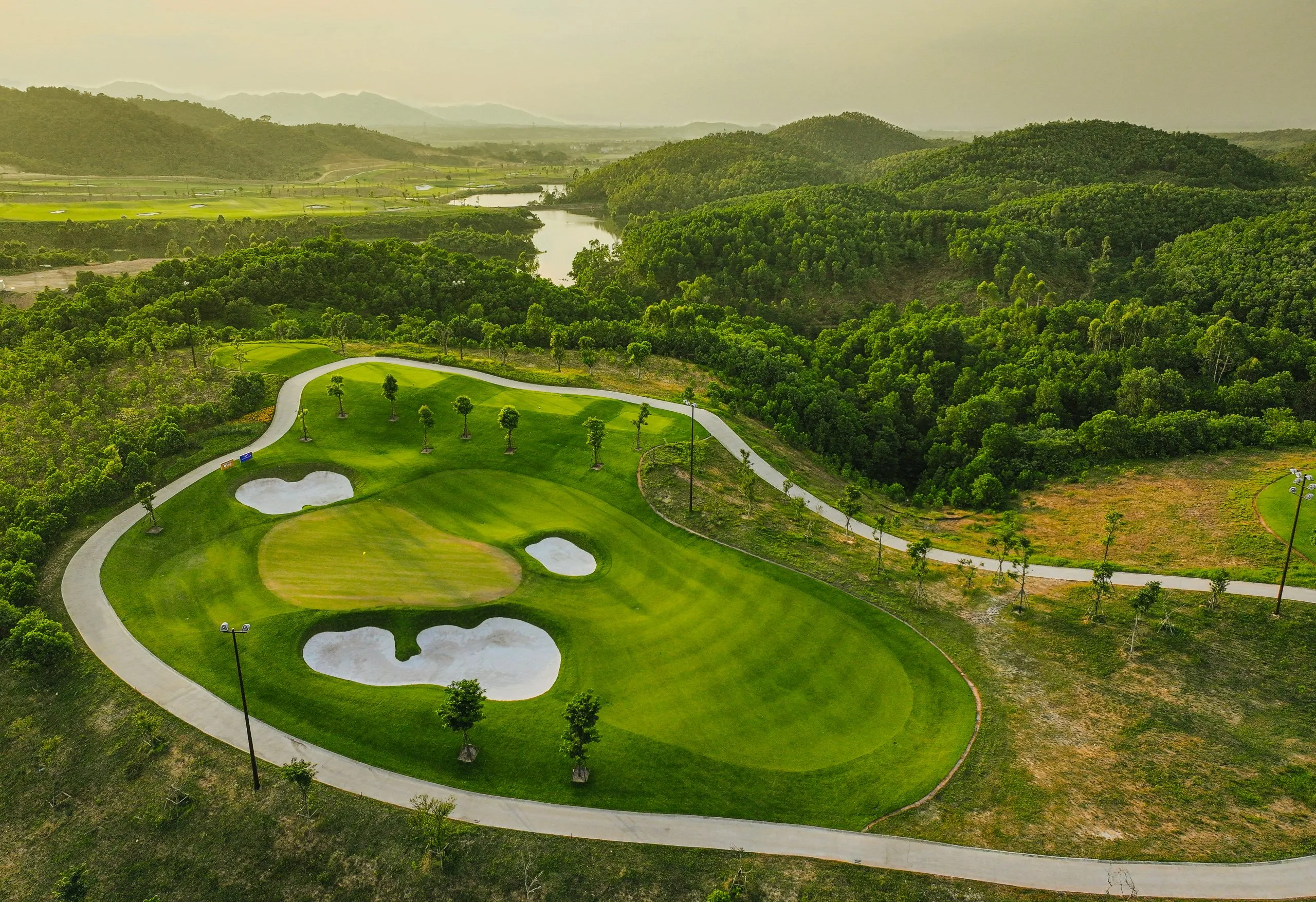 Văn Lang Empire T&T Golf Club: “Dấu Ấn Đất Tổ” Giữa Triền Đồi Phú Thọ Và Câu Chuyện Sơn Tinh – Thủy Tinh