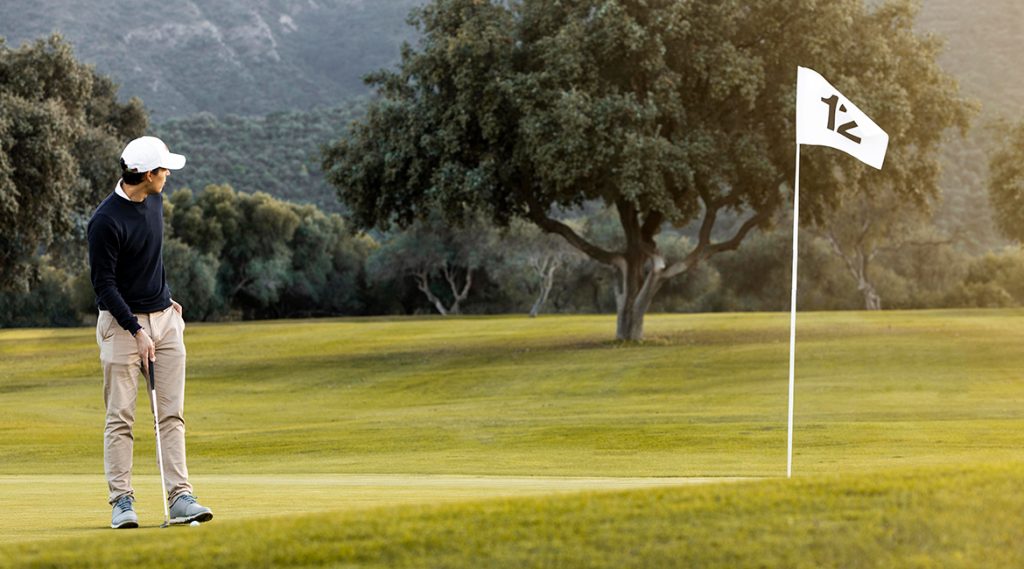 Chia Sẻ Từ Golfer Chuyên Nghiệp: Làm Sao Để Thích Nghi Với Sân Cỏ Lạ