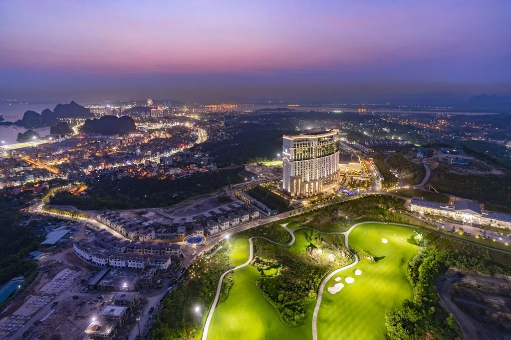 Từ 6 Sân Golf Đến Ngành Công Nghiệp Tỷ USD: Hành Trình 2000–2025