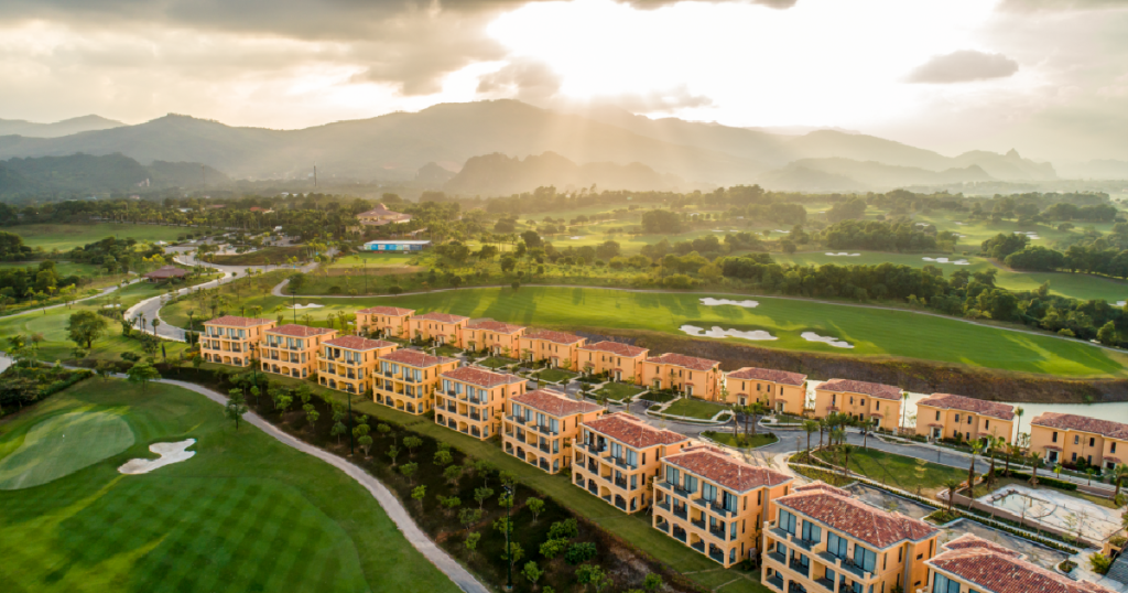 Sky Lake Resort & Golf Club – Bản Hòa Ca Giữa Núi, Hồ Và Những Cú Swing Hoàn Hảo
