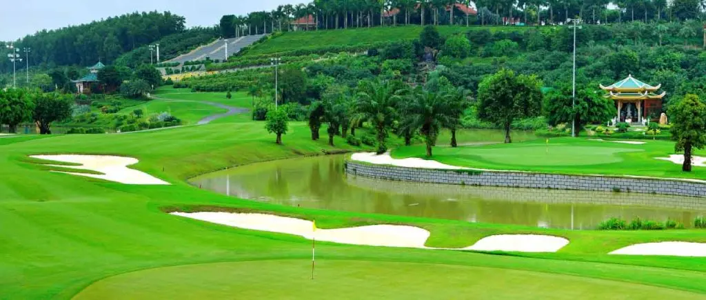 Chuẩn Bị Cho “Trận Debut” Đầu Tiên: Cẩm Nang Ra Sân 9 Hoặc 18 Hố Dành Cho Người Mới Học Golf