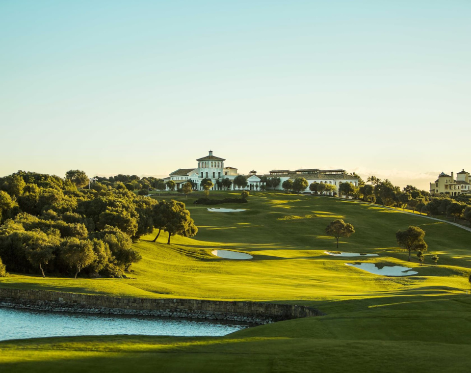 Golfer toàn cầu tìm kiếm sự độc bản: cảm xúc được tôn vinh, bản sắc địa phương được chạm tới và câu chuyện khiến họ lưu lại trong tâm trí. (Nguồn ảnh: Trang Việt Nam Travel)