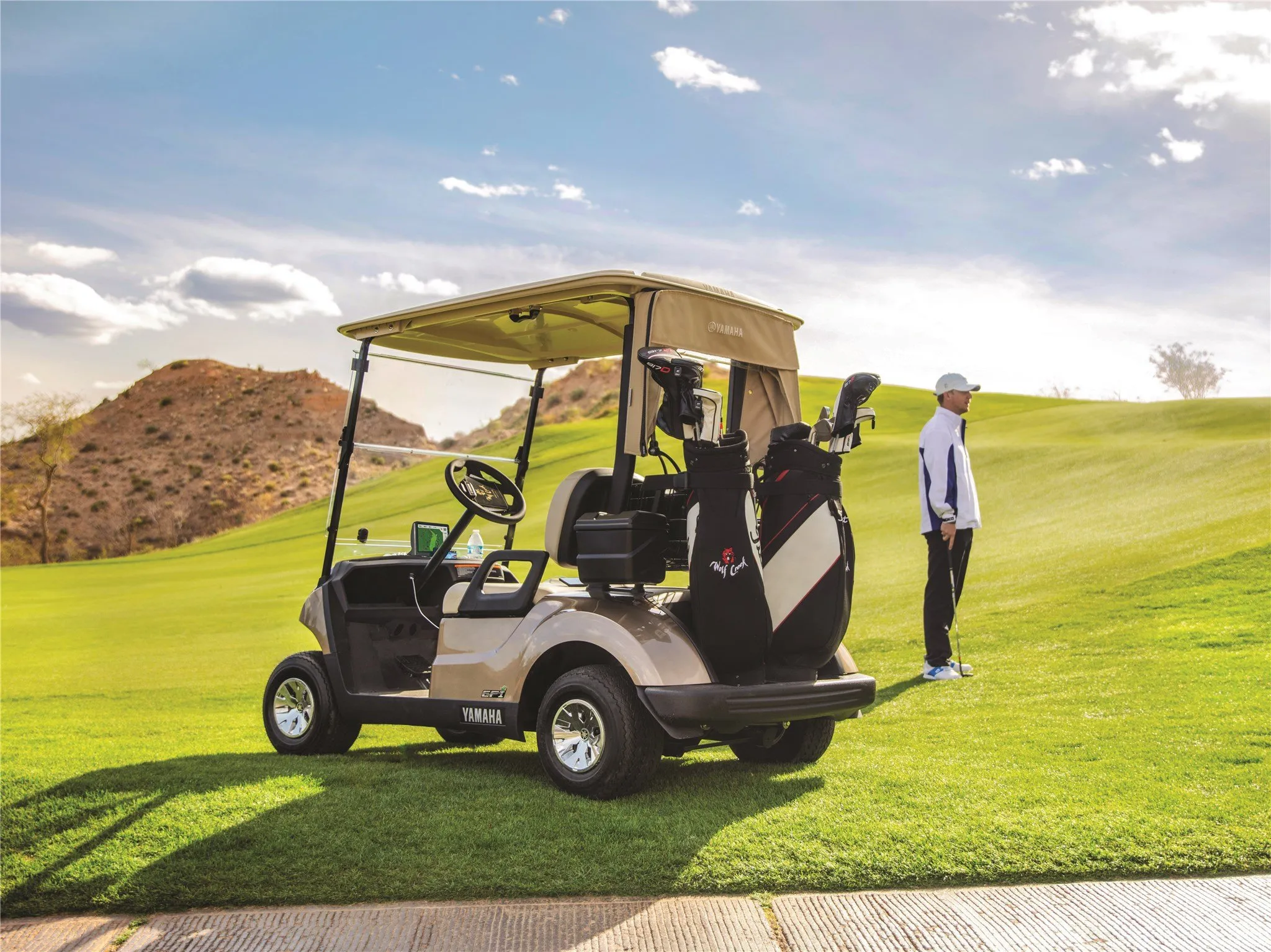 Ứng dụng mái PV và trạm sạc tập trung giúp đội xe cart vận hành ổn định, tiết kiệm điện và củng cố lợi thế ESG cho sân golf. (Nguồn ảnh: Trang tin SolarEV)