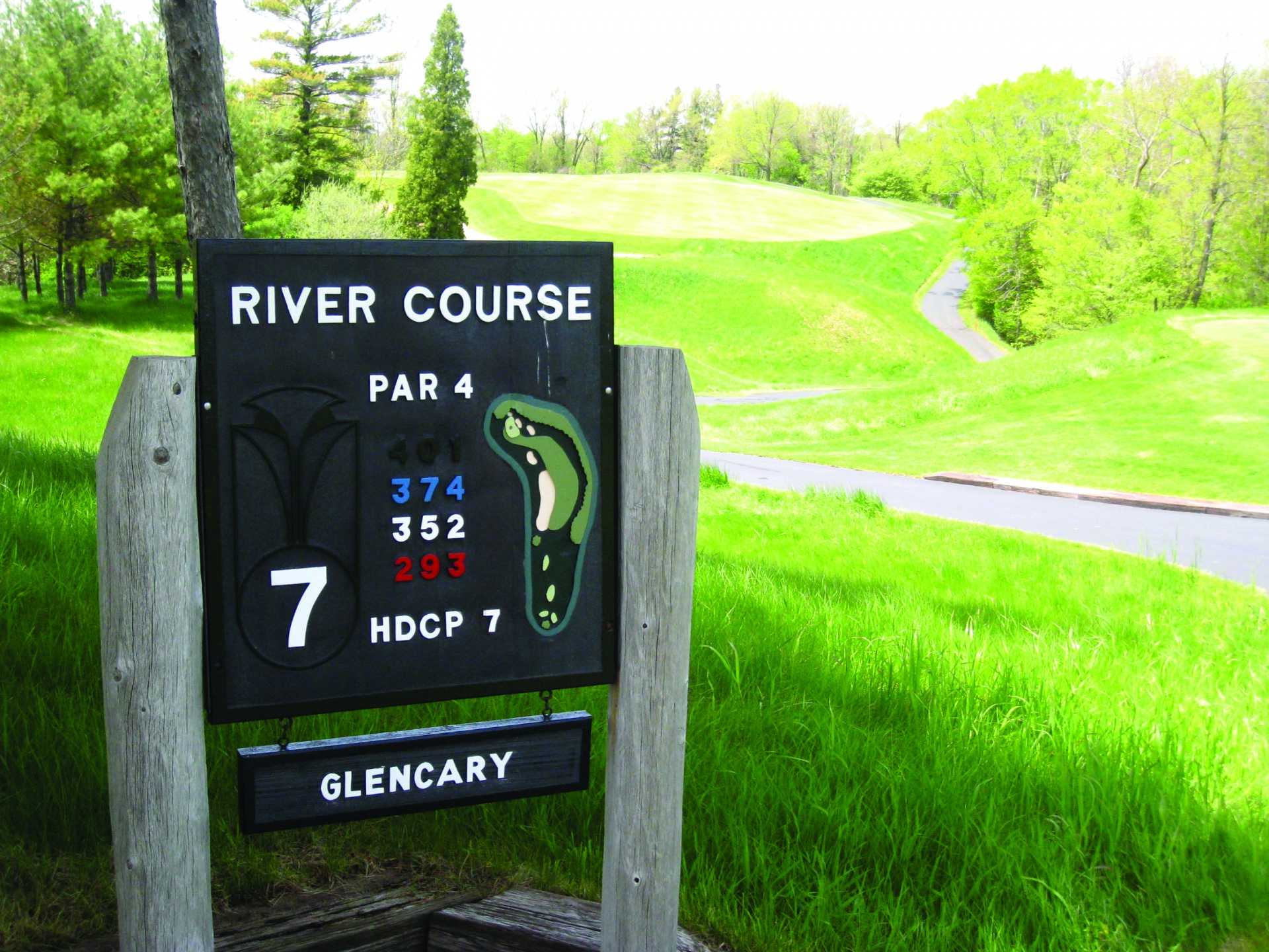 Nhóm thuật ngữ par, birdie, bogey đến hole-in-one giúp golfer mới nhanh chóng hiểu cách tính điểm và theo dõi hiệu suất vòng đấu. (Nguồn ảnh: Trang tin Vietnam Golf Magazine)