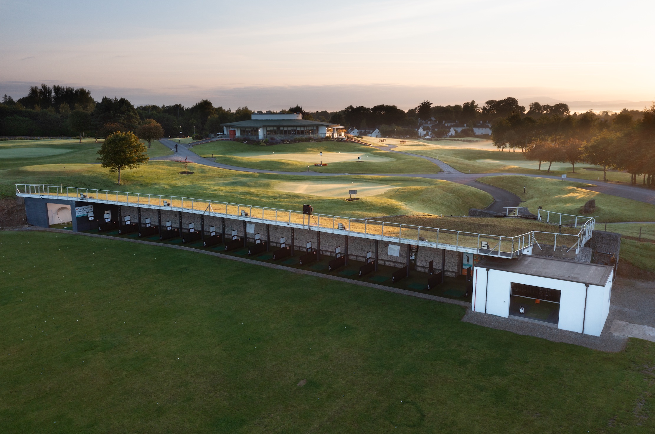 Từ sân tập đến màn hình HLV online, mỗi cú swing được phân tích, điều chỉnh và hoàn thiện, tạo hành trình luyện tập liền mạch và thú vị. (Nguồn ảnh: Trang tin Ballyneety Golf Club)