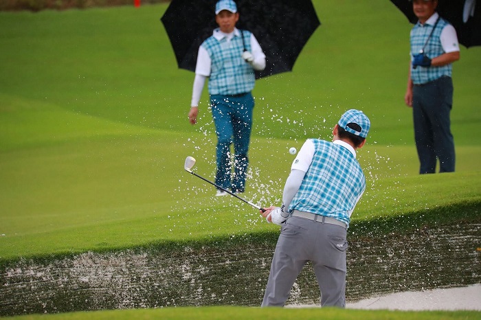 Mỗi cú đánh golf là một bài toán chiến lược, buộc người chơi đánh giá rủi ro và tối ưu kết quả tổng thể. (Nguồn ảnh: Trang tin Vinpearl)