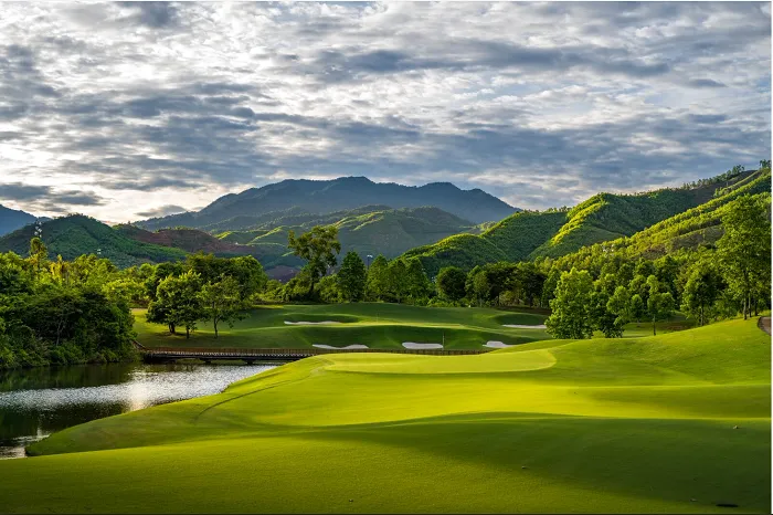Miền Trung chỉ cất cánh khi ba điểm đến hợp lực, tạo nên một hành trình golf 5 ngày liền mạch, giàu cảm xúc và bản sắc. (Nguồn ảnh: Trang tin Du Lịch Golf)
