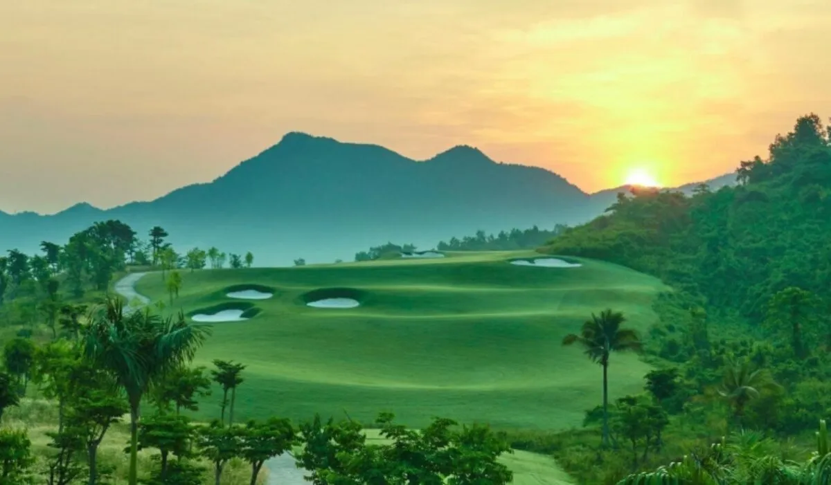 Huế tinh tế, Đà Nẵng hiện đại, Quảng Nam bản địa – ba mảnh ghép tạo nên hệ sinh thái golf giàu bản sắc nhất Việt Nam. (Nguồn ảnh: Trang tin Sân Golf Việt Nam)