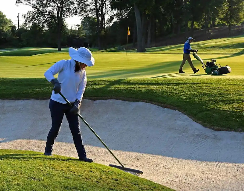 Kinh nghiệm tour, khả năng đọc green và quản trị áp lực giúp caddy chuyên nghiệp mở rộng lộ trình nghề nghiệp sang quản lý golf cấp cao. (Nguồn ảnh: Trang tin Golf Homes)