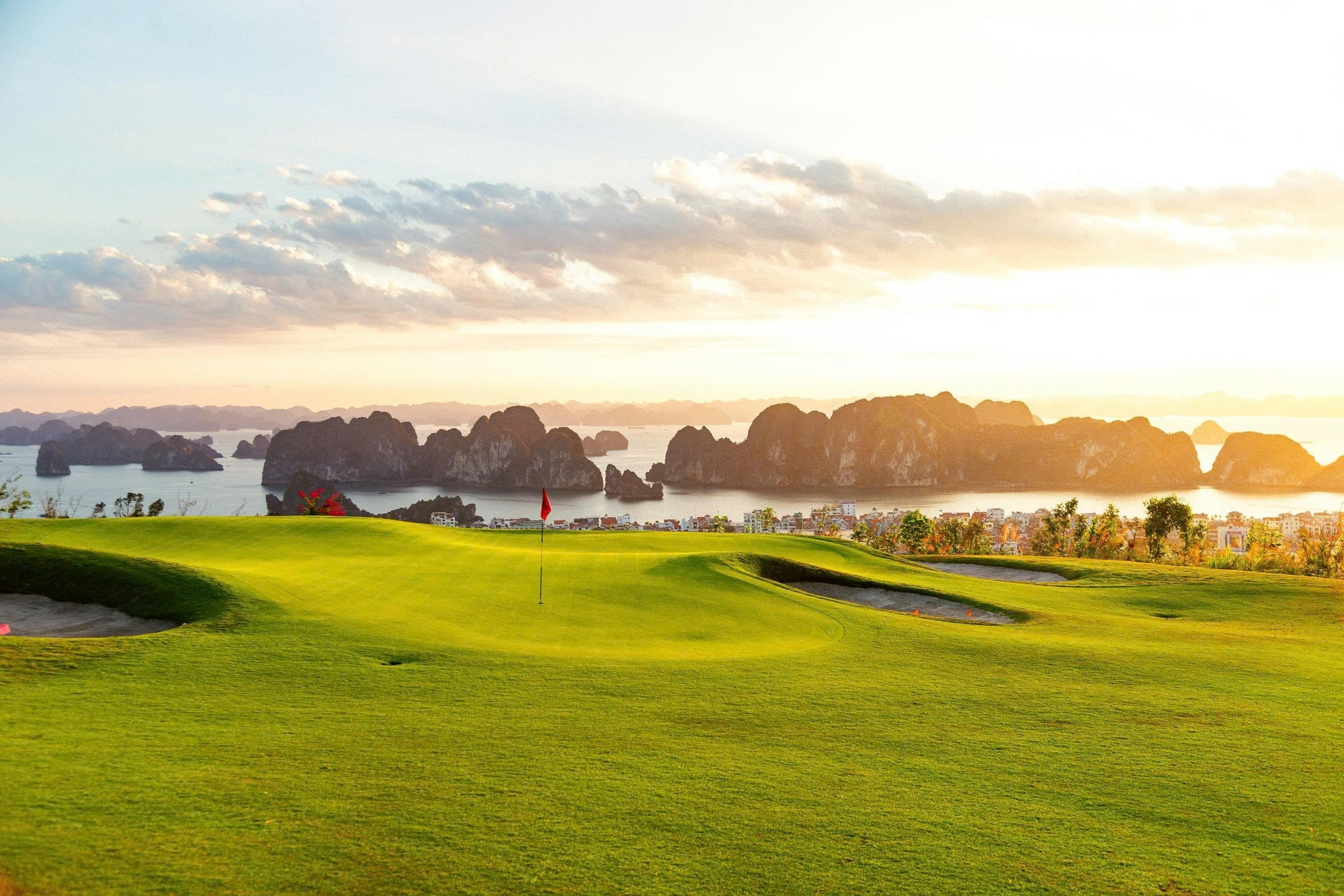 Đa dạng hóa khách inbound là nước cờ chiến lược để thúc đẩy du lịch Golf Việt Nam, khi golf Việt chuyển từ bán sân đơn lẻ sang hành trình xuyên quốc gia. (Nguồn ảnh: Báo Tiền Phong)