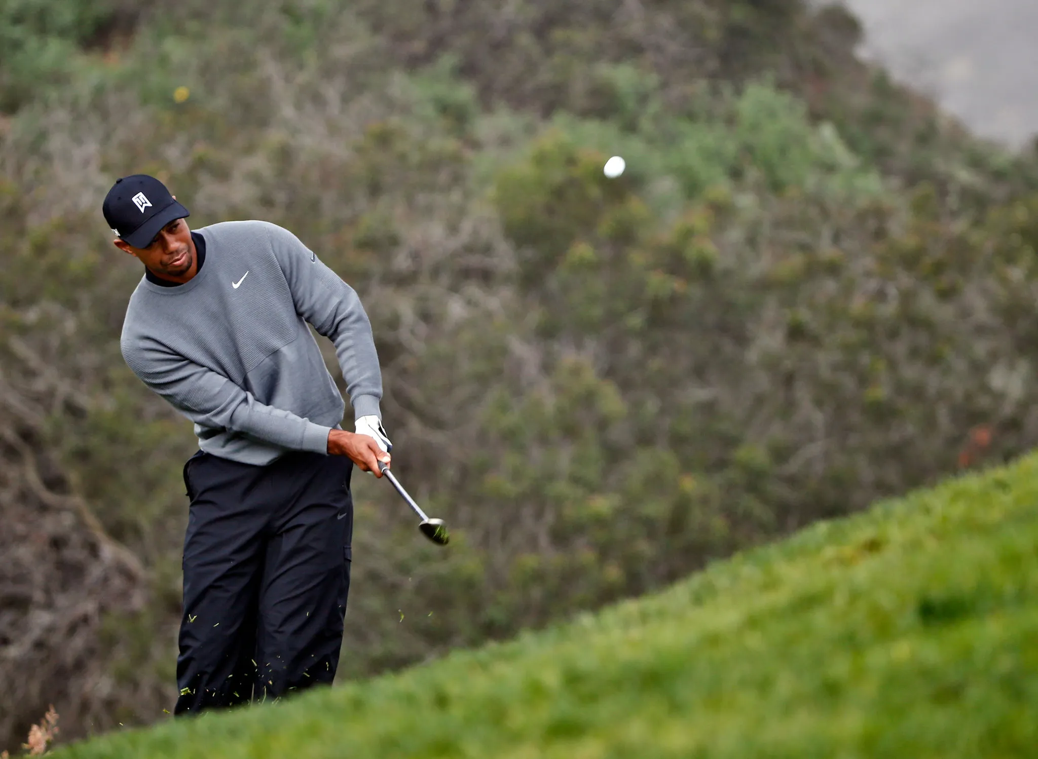 Tiger Woods xem short game là không gian sáng tạo, nơi cảm giác cá nhân và khả năng thích ứng quan trọng hơn những công thức kỹ thuật cứng nhắc. (Nguồn ảnh: Trang tin The New York Times)