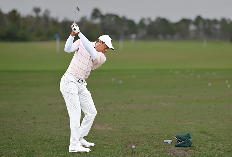 Triết lý đánh driver của Tiger Woods nhấn mạnh hai yếu tố cốt lõi: giữ cân bằng cơ thể và tiếp xúc trúng tâm mặt gậy. (Nguồn ảnh: Trang tin Golf Digest Middle East)