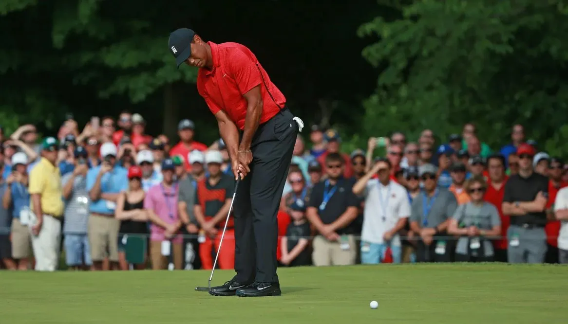 Tiger Woods xem putting là nghệ thuật của sự lặp lại có cảm xúc, nơi tính ổn định quan trọng nhưng không được đánh đổi bằng sự máy móc. (Nguồn ảnh: Trang tin Golf Edit)