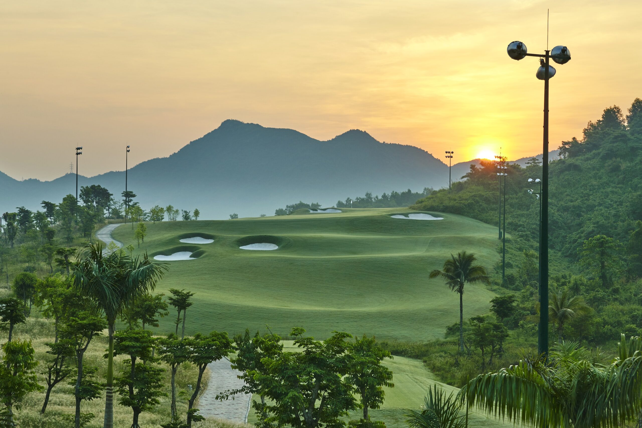 Năm 2026 đánh dấu cột mốc di sản của golf miền Trung, với Bà Nà Hills Golf Club kỷ niệm 10 năm và chiến lược Stay & Play bứt phá. (Nguồn ảnh: Trang tin Bà Nà Hills Golf Club)