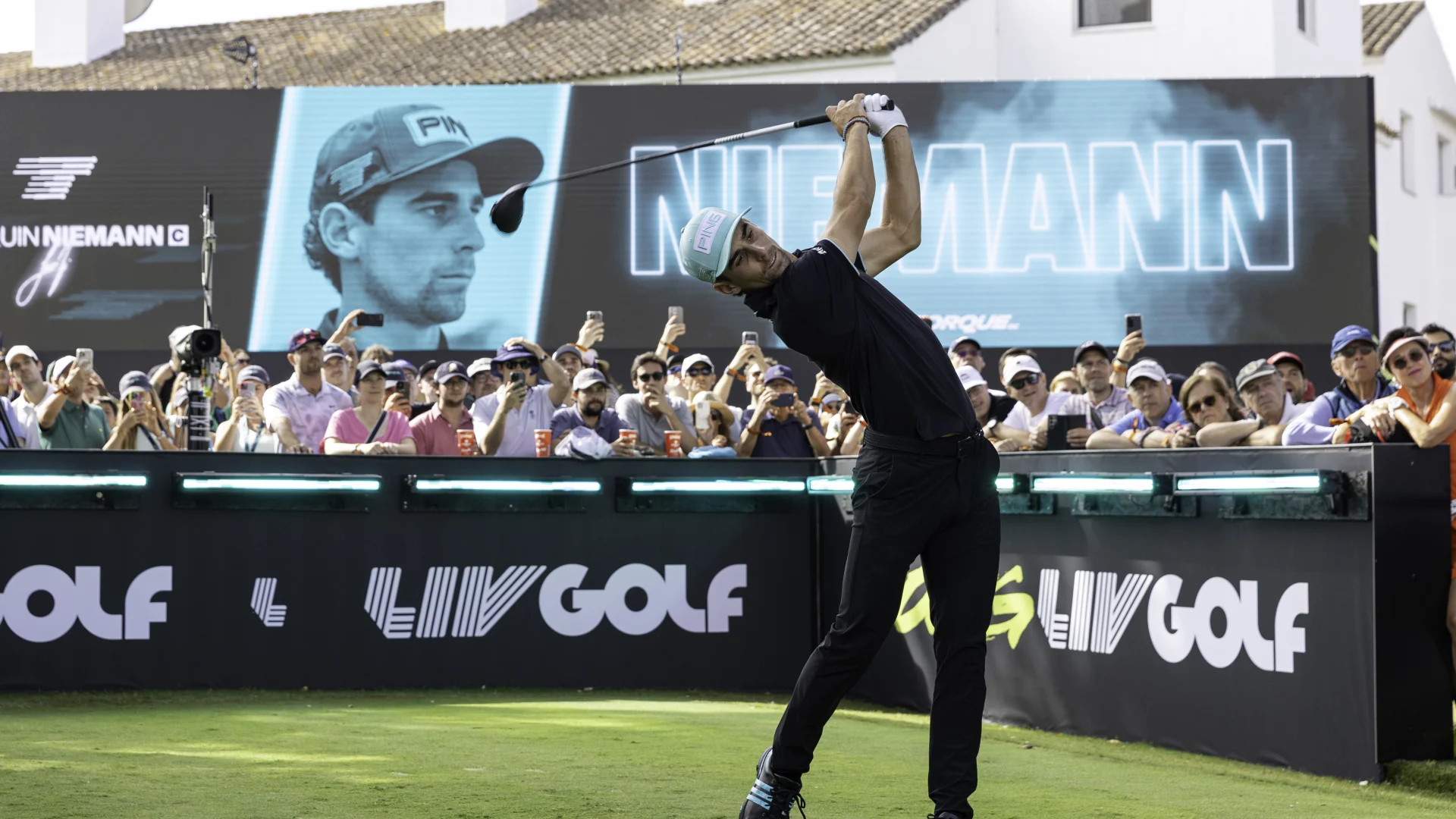 LIV Golf bước vào mùa 2026 với thể thức 72 hố và quy mô mở rộng, đánh dấu bước thỏa hiệp quan trọng để được OWGR công nhận. (Nguồn ảnh: Trang tin LIV Golf)