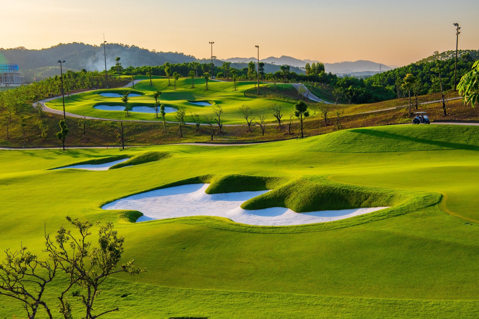 Lần đầu đăng cai VGA Junior Tour, Văn Lang Empire T&T Golf Club kiểm tra kỹ năng quản lý vòng đấu của golfer trẻ trên địa hình đồi núi đặc trưng. (Nguồn ảnh: Trang tin Văn Lang Empire T&T Golf Club)