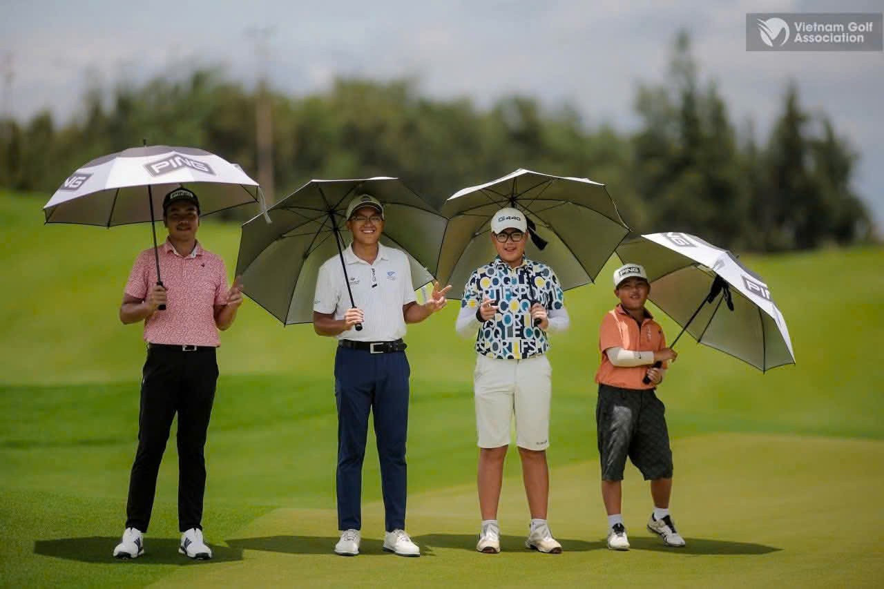 Dù cùng lớn lên trong một môi trường golf, ba anh em nhà Nguyễn Quang phát triển những phong cách thi đấu và thế mạnh riêng biệt. (Nguồn ảnh: Hiệp Hội Golf Việt Nam)