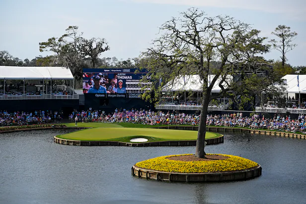Áp lực thị giác tại các hố nước như TPC Sawgrass nhắc golfer tầm quan trọng của pre-shot routine. (Nguồn ảnh: Trang tin Vietnam Golf Magazine)