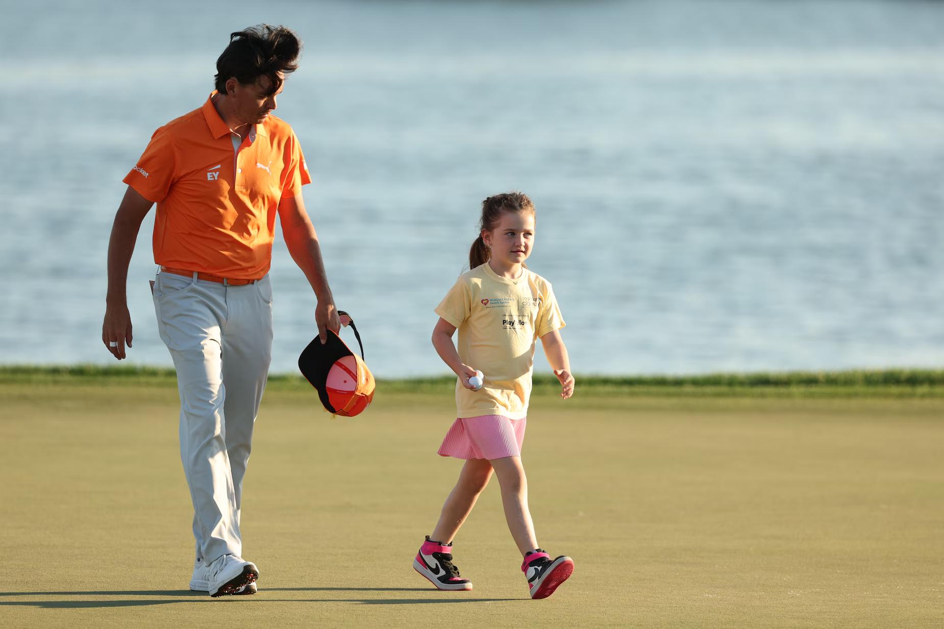 Bài học từ Rickie Fowler: Golf không chỉ dạy kỹ thuật, mà xây nền tảng nhân cách qua kỷ luật, integrity và trách nhiệm cá nhân trên từng hố đấu. (Nguồn ảnh: Trang tin Vietnam Golf Magazine)