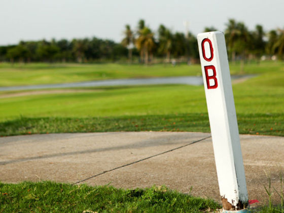 OB là hình phạt nặng nhất trong golf, nơi sai số nhỏ buộc golfer trả giá bằng cú đánh lại và áp lực tâm lý tăng cao. (Nguồn ảnh: Trang tin Vietnam Golf Magazine)