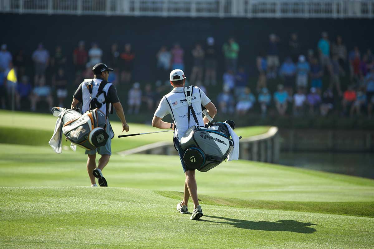 Hiểu nhịp thể lực giúp caddie đi trước một bước — từ những cú đánh ngắn đầu vòng đến sự hụt lực cuối chặng. (Nguồn ảnh: Trang tin Báo Lao Động)