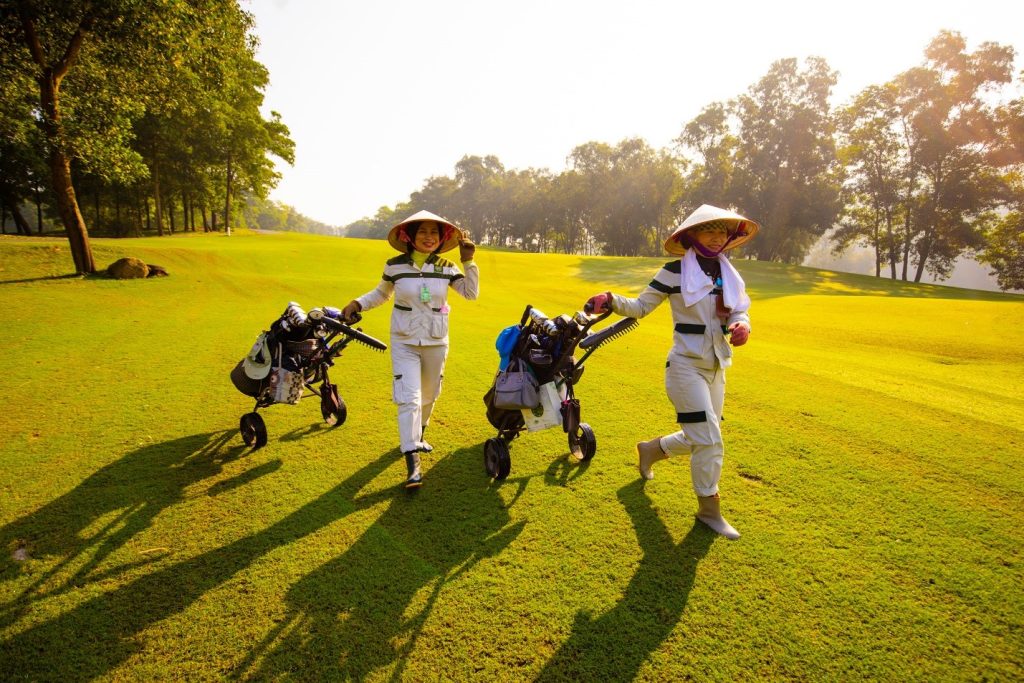 Caddie Nữ Trong Ngành Golf Việt Nam — Cơ Hội Và Thách Thức