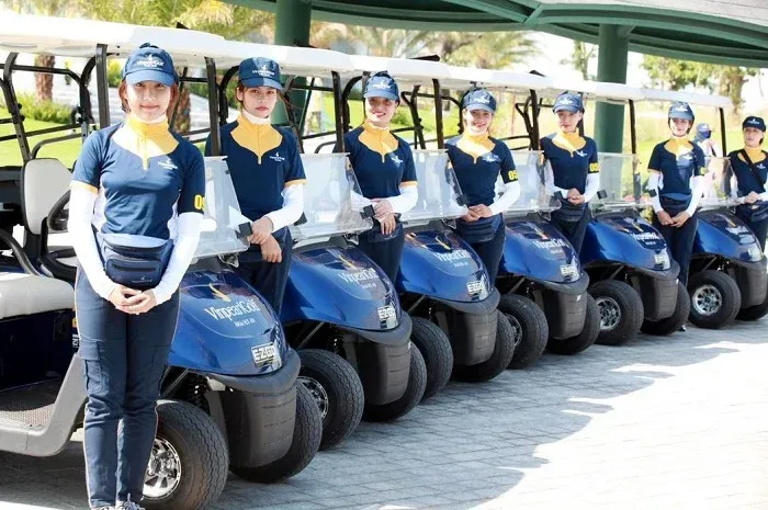Thu nhập cao, tip hấp dẫn, môi trường chuyên nghiệp và kỹ năng chuyển đổi giúp nghề caddie nữ trở thành lựa chọn hấp dẫn cho phụ nữ trẻ. (Nguồn ảnh: Trang tin Vinpearl)