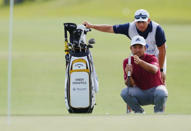 Khoảng cách không chỉ là con số — gió và địa hình âm thầm “bẻ cong” thực tế, buộc caddie phải điều chỉnh từng cú đánh. (Nguồn ảnh: Trang tin Vietnam Golf Magazine)