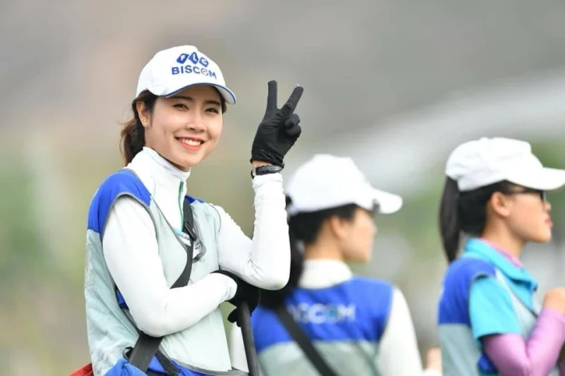 Hành trình nghề caddie golf thể hiện rõ qua thu nhập, khi kỹ năng và kinh nghiệm chuyển hóa trực tiếp thành mức lương và tip. (Nguồn ảnh: Trang tin golf Việt Nam)