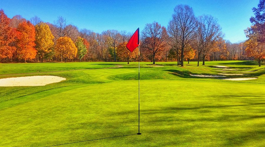 Từ par 3 ngắn đến par 5 dài, mỗi hố đặt ra thử thách riêng, góp phần tạo nên tổng thể 18 hố đầy biến hóa. (Nguồn ảnh: Trang tin Tripadvisor)