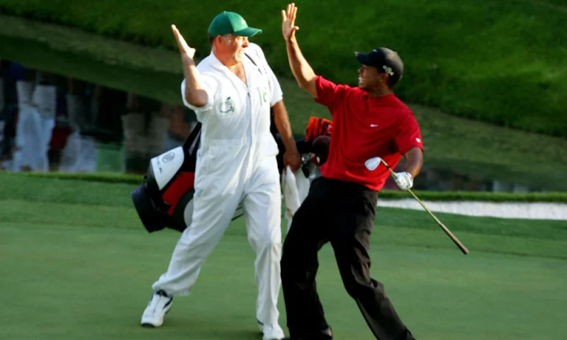 Cách Đọc Green Cho Caddie: Slope, Grain, Break Và Ảnh Hưởng Của Gió