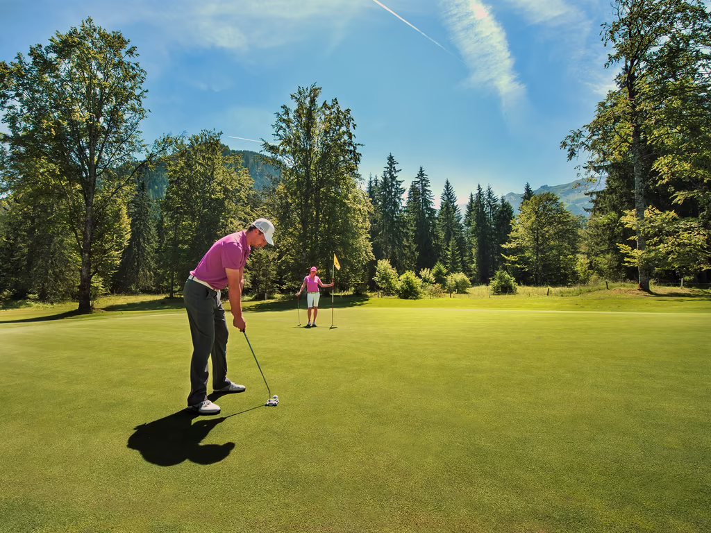 Golf Việt Nam chưa thiếu người quan tâm, nhưng lại thiếu bản đồ dẫn đường cho người mới bước vào hành trình chơi golf.  (Nguồn ảnh: Trang tin Vietnam Golf Magazine)