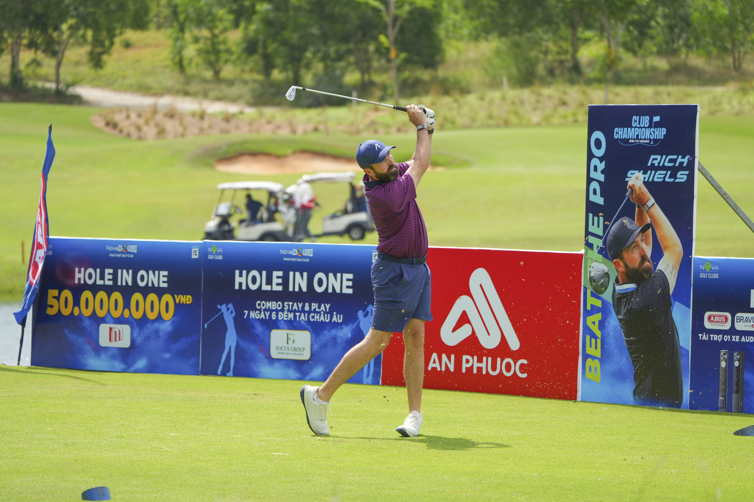 Luật golf đề cao sự trung thực, nơi mỗi golfer tự chịu trách nhiệm với hành vi và điểm số của chính mình trên sân.  (Nguồn ảnh: Trang tin Novaworld Phan Thiết Golf Club)