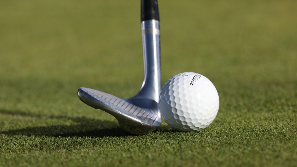 Golf Ball Rollback: Quả Bóng Golf Sắp Bị “Bóp” 15 Yard, Vì Sao Cả Làng Pro Phản Đối?