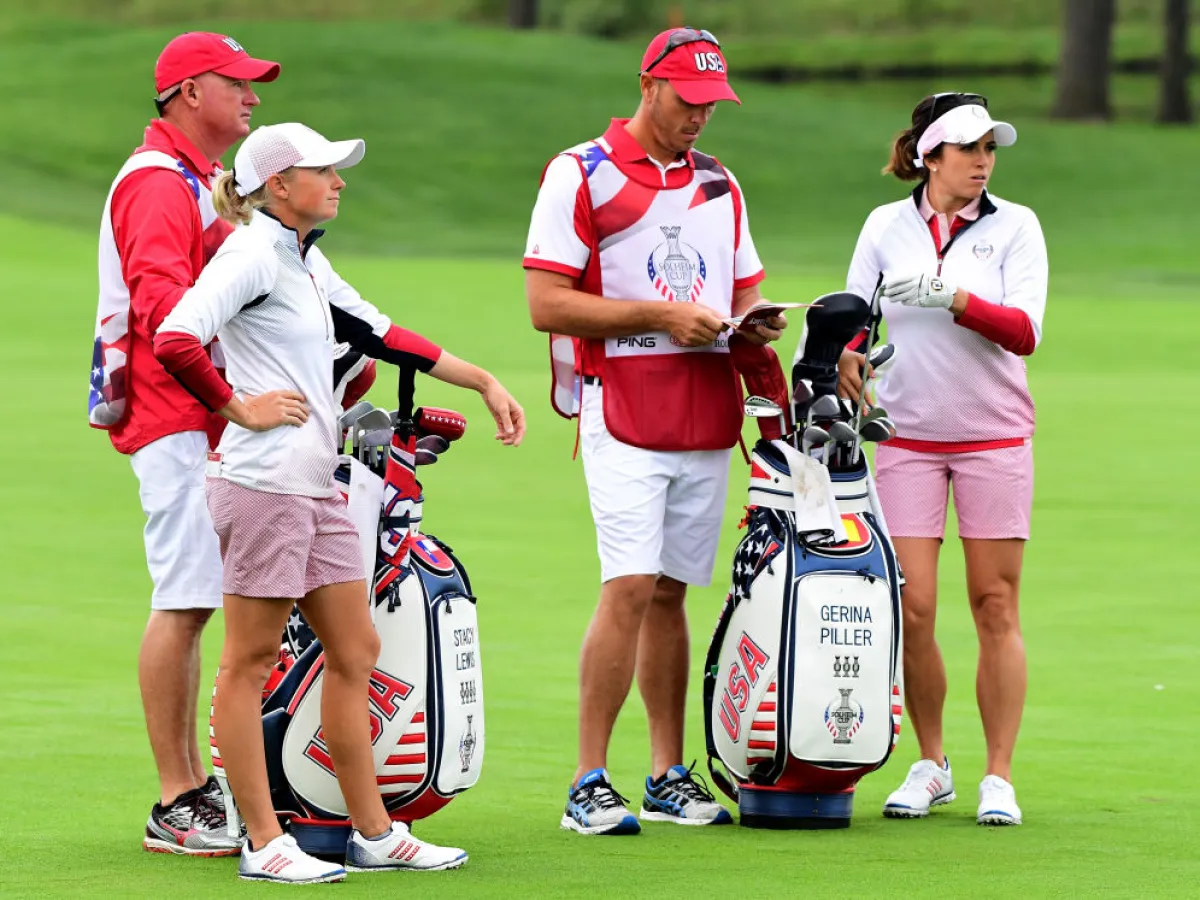 Việc áp dụng ngay các mẫu câu tiếng Anh trên sân giúp caddie phát triển kỹ năng giao tiếp nhanh và tự nhiên hơn với khách quốc tế. (Nguồn ảnh: Trang tin Worldwide Gole)
