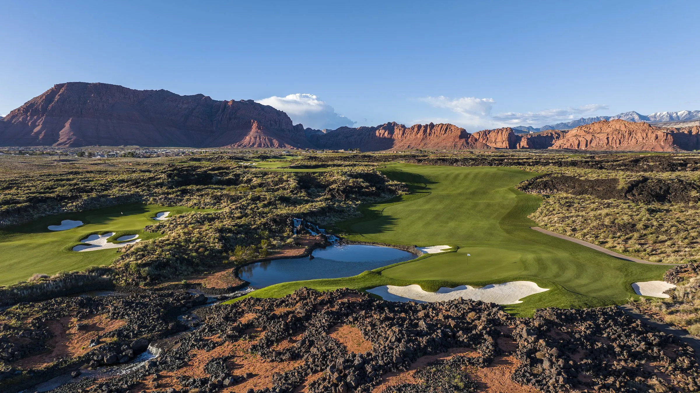 Bài Toán Nước & Thoát Nước Sân Golf: Giải Pháp Từ Sa Mạc Khô Hạn Đến Vùng Bão Lũ