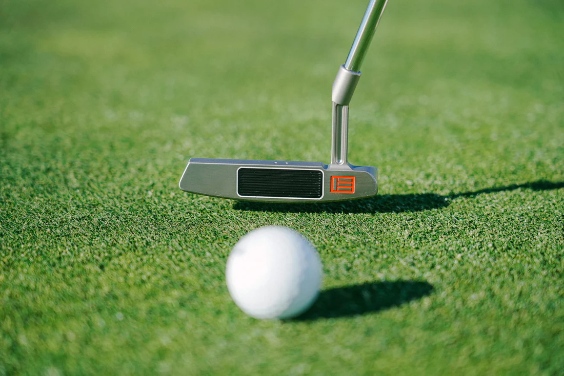 Golfer mới nên dành nhiều thời gian tập short putt 0,5–2m để cải thiện điểm số nhanh hơn so với chỉ tập swing dài. (Nguồn ảnh: Trang tin Evnroll)