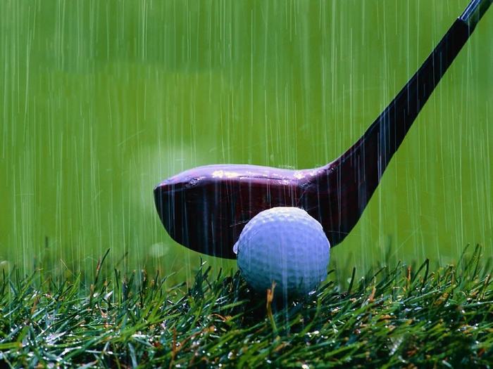 Golf trong mưa vẫn tiếp tục nếu không có sét, nhưng caddie phải nắm rõ quy trình dừng chơi và vị trí shelter an toàn.  (Nguồn ảnh: Trang tin Vietnam Golf Magazine)