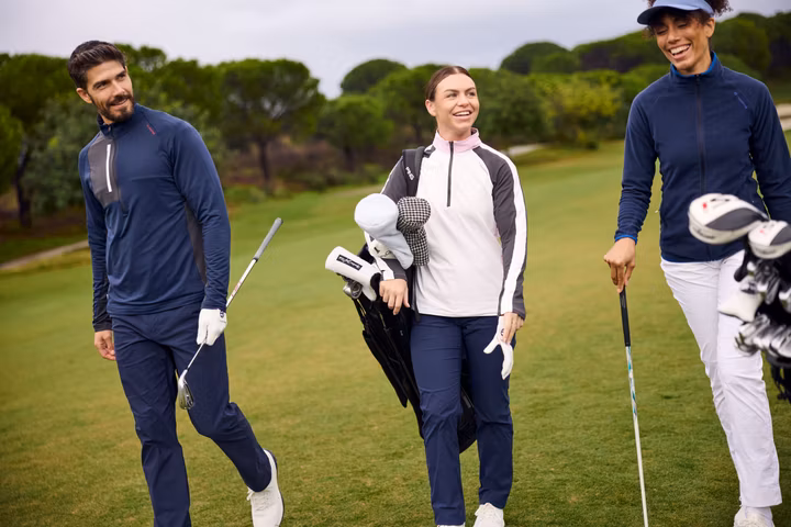 Driving range cho phép trang phục linh hoạt hơn, nhưng lên sân golf thật vẫn cần tuân thủ chuẩn ăn mặc truyền thống của golf. (Nguồn ảnh: Trang tin Fashion United)