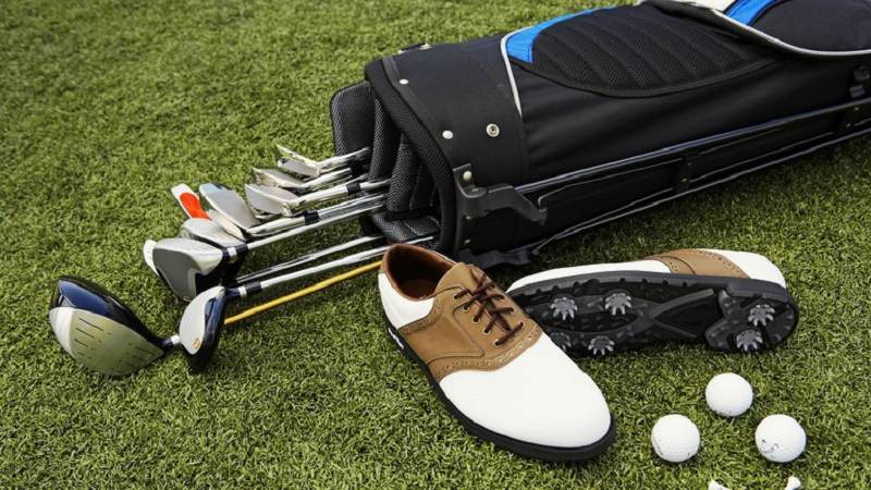 Golfer mới chỉ nên bắt đầu với 5–7 cây gậy cơ bản để tiết kiệm chi phí và dễ làm quen kỹ thuật hơn. (Nguồn ảnh: Trang tin CafeAuto)