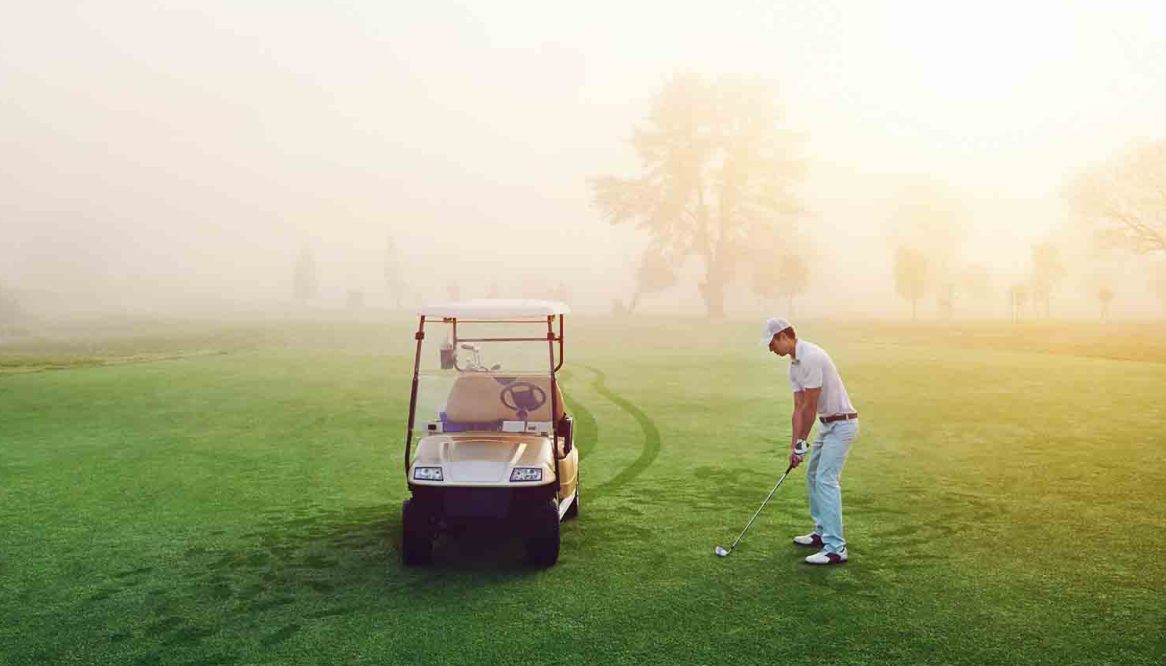 Golf vùng núi với sương mù khiến bóng bay ngắn hơn, green chậm hơn, đòi hỏi caddie điều chỉnh tư vấn linh hoạt theo điều kiện. (Nguồn ảnh: Trang tin Golf Edit)