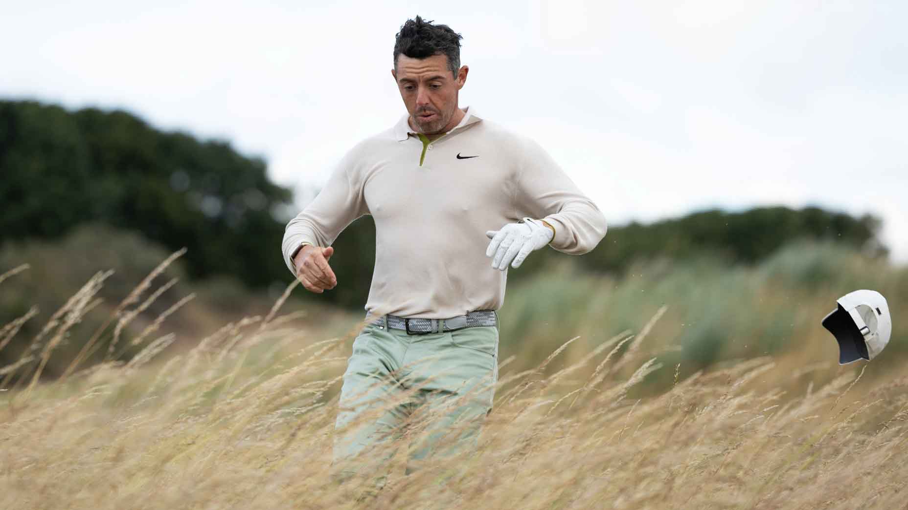 Gió là yếu tố ảnh hưởng lớn nhất trong golf, buộc golfer và caddie phải điều chỉnh khoảng cách, lựa chọn gậy và chiến thuật phù hợp. (Nguồn ảnh: Trang tin Vietnam Golf Magazine)