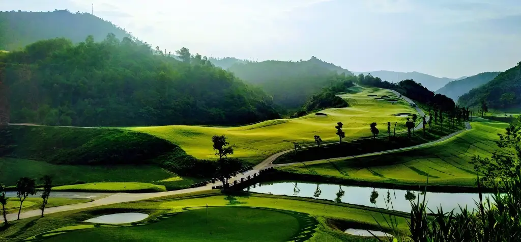 Các sân golf thế hệ mới tại Việt Nam đang chuyển mình với tư duy số hóa, trải nghiệm “Instagram-able” và vận hành đậm chất Gen Z. (Nguồn ảnh: Trang tin Vietnam Golf Magazine)