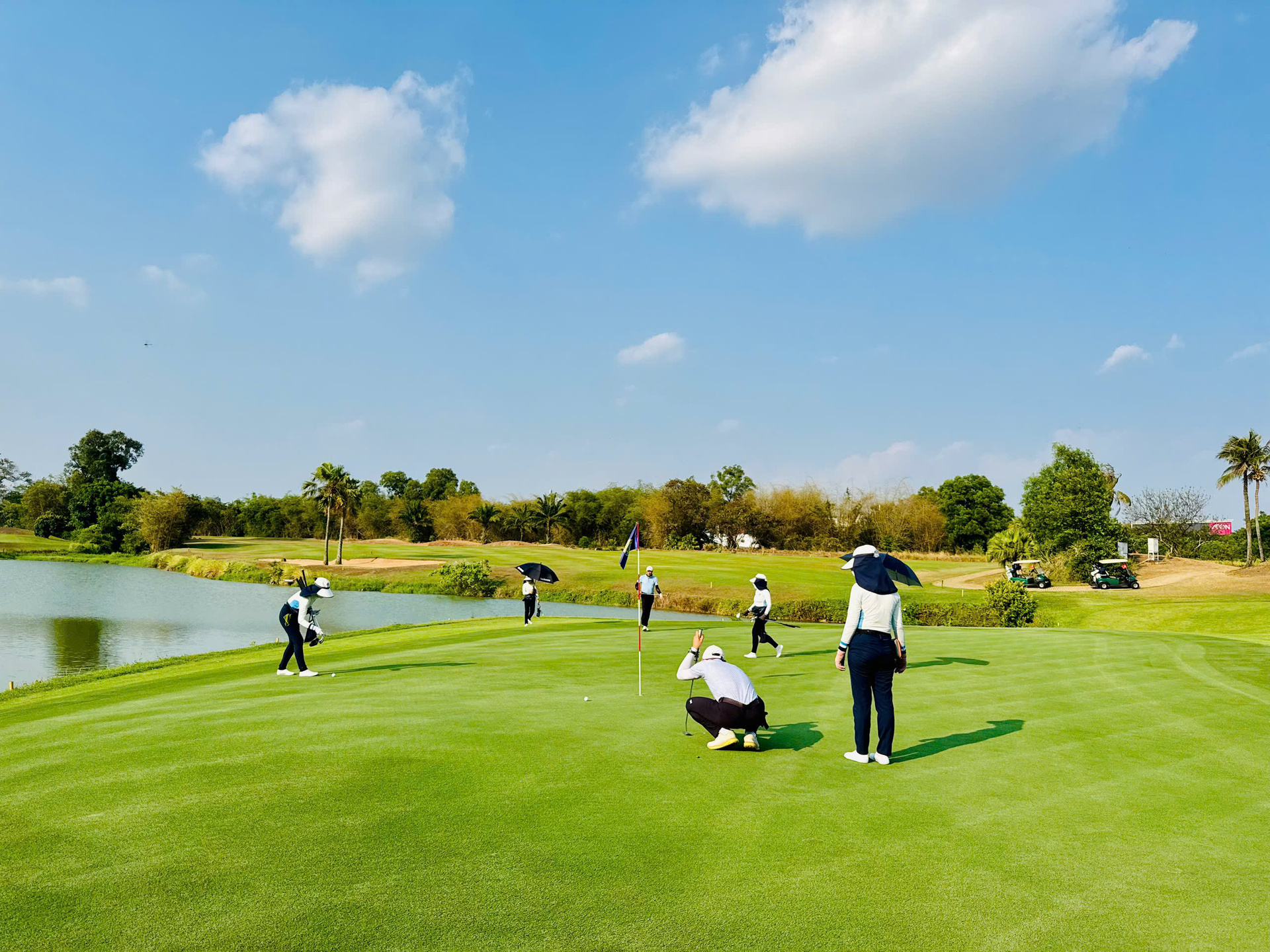Áp lực từ từng cú đánh trong Stroke Play khiến nhiều tài năng trẻ chọn lối chơi an toàn thay vì dám mạo hiểm để bứt phá. (Nguồn ảnh: Trang tin Vietnam Golf Magazine)
