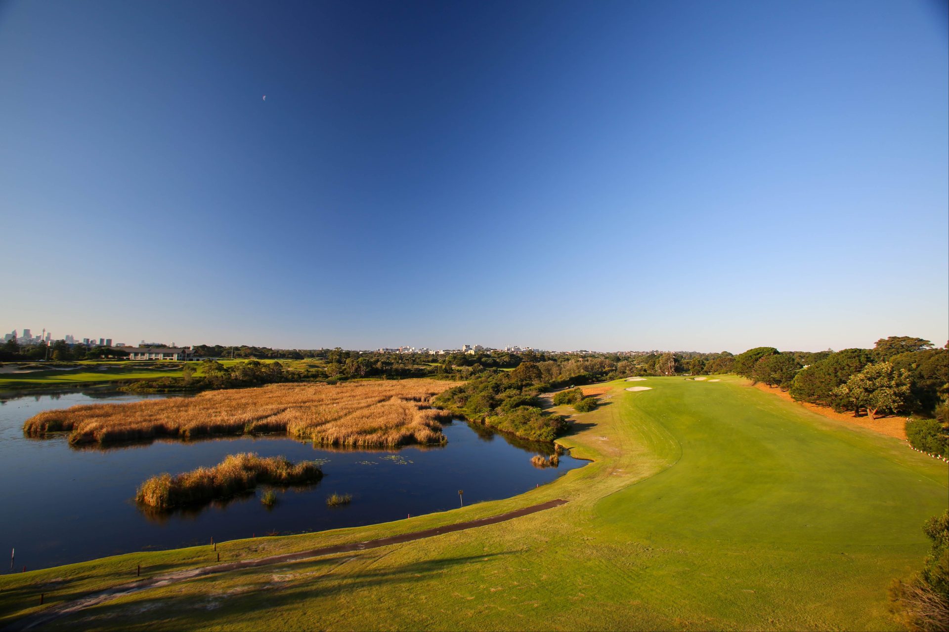 Kết nối chi tiêu dịch vụ bổ sung với giờ phát bóng giúp sân golf thiết kế ưu đãi và tăng doanh thu ngoài phí chơi. (Nguồn ảnh: Trang tin Golf Australia Magazine)
