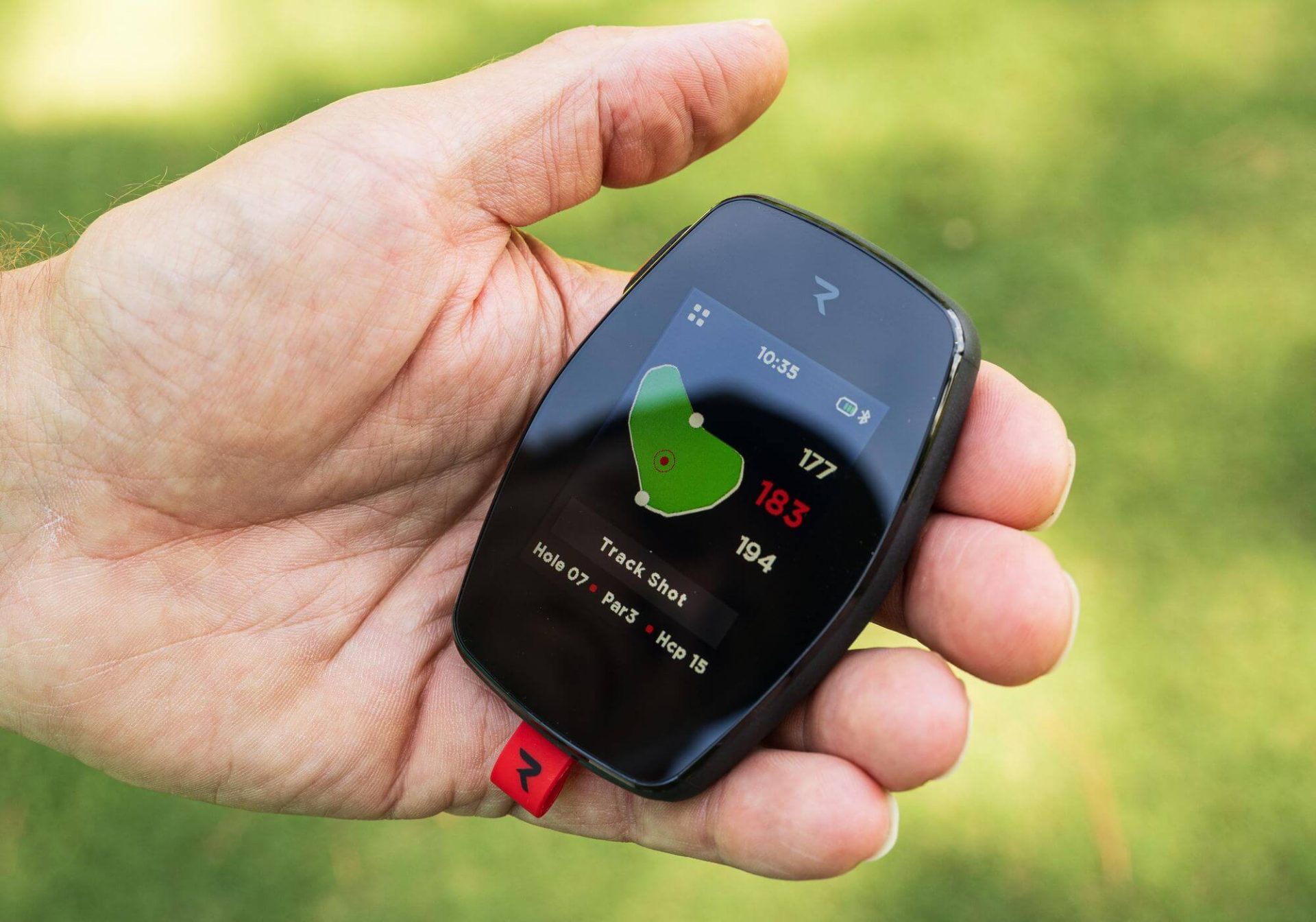 GPS giúp sân golf theo dõi vị trí, thời gian và khoảng cách giữa các nhóm, từ đó xác định chính xác điểm gây chậm vòng. (Nguồn ảnh: Trang tin digitalyacht.eu.com)