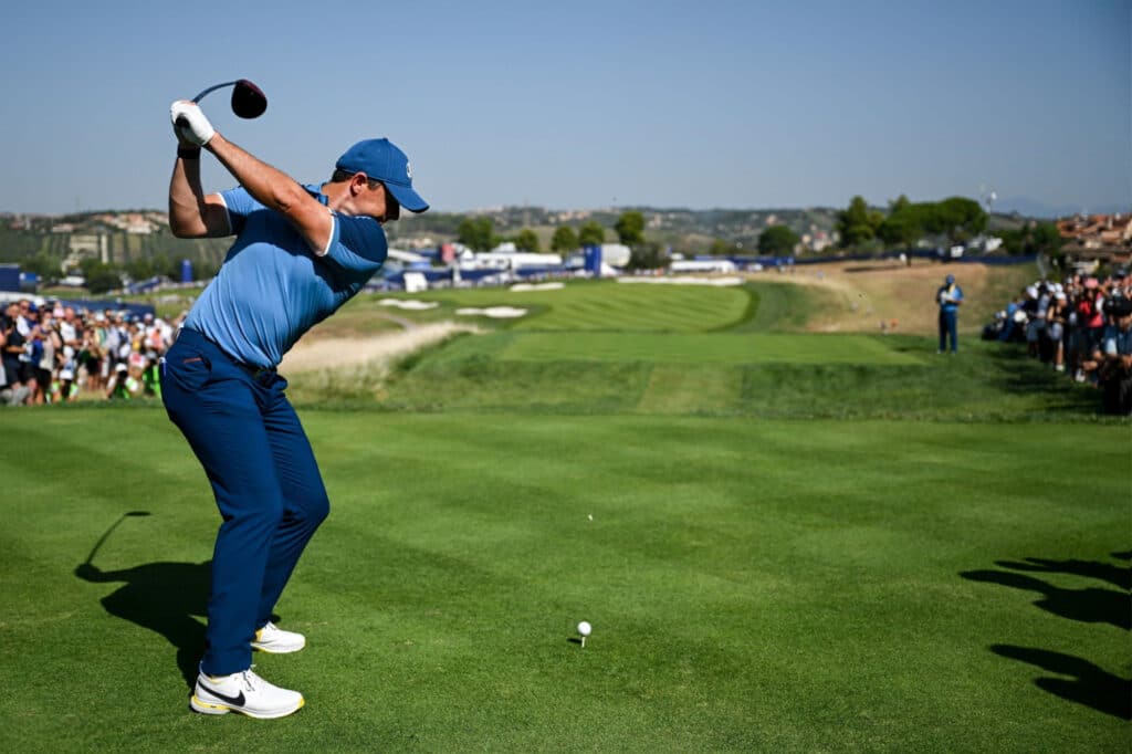 Trong Stroke Play, golfer cần kiểm tra điểm từng hố, gậy phạt và xác nhận của marker trước khi chứng nhận, nộp scorecard đúng quy trình. (Nguồn ảnh: Trang tin National Club Golfer)