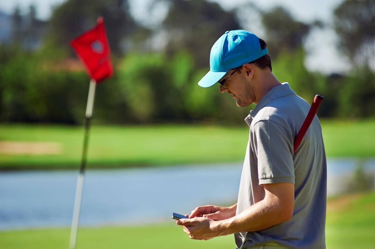 Lưu booking confirmation, chuẩn bị giấy tờ và phương thức thanh toán giúp golfer chủ động xử lý các khoản phí hoặc vấn đề phát sinh tại sân. (Nguồn ảnh: Trang tin Deemples Golf)